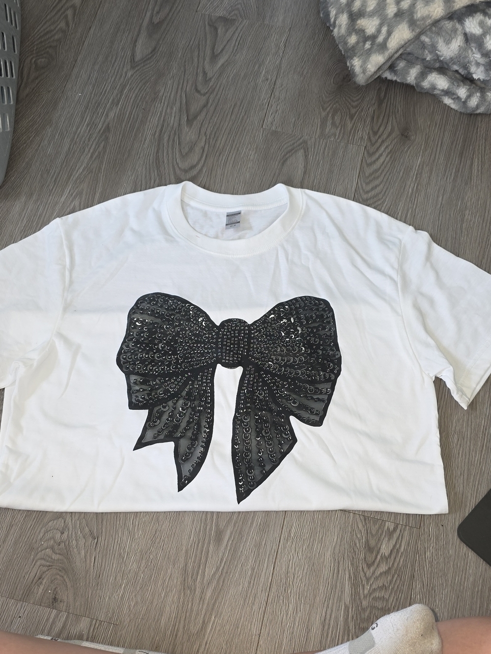 SHEIN White Short Sleeve Tee with Black Sequin Bow